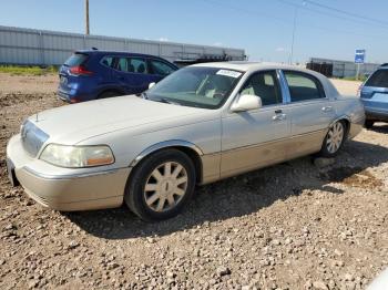  Salvage Lincoln Towncar