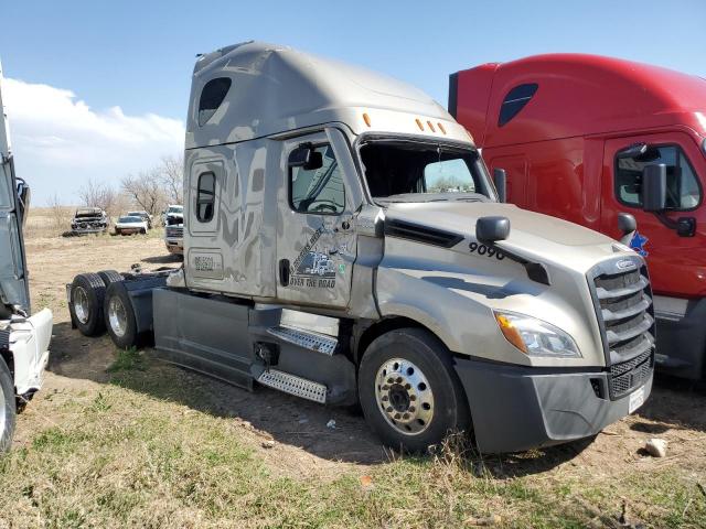  Salvage Freightliner Cascadia 1