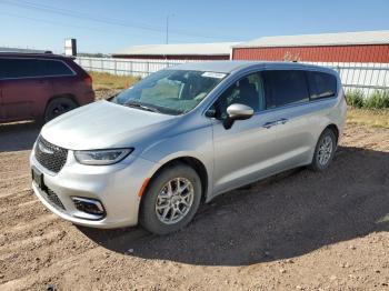  Salvage Chrysler Pacifica