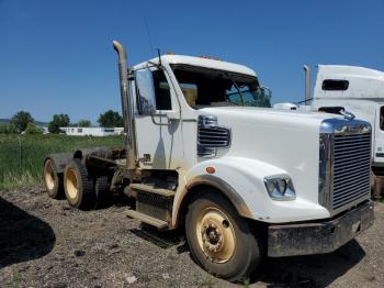  Salvage Freightliner 122sd