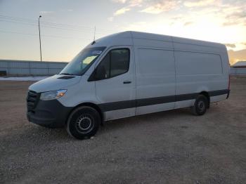  Salvage Mercedes-Benz Sprinter
