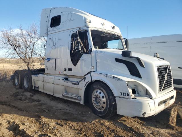  Salvage Volvo Vn