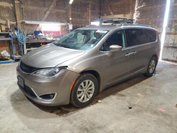  Salvage Chrysler Pacifica