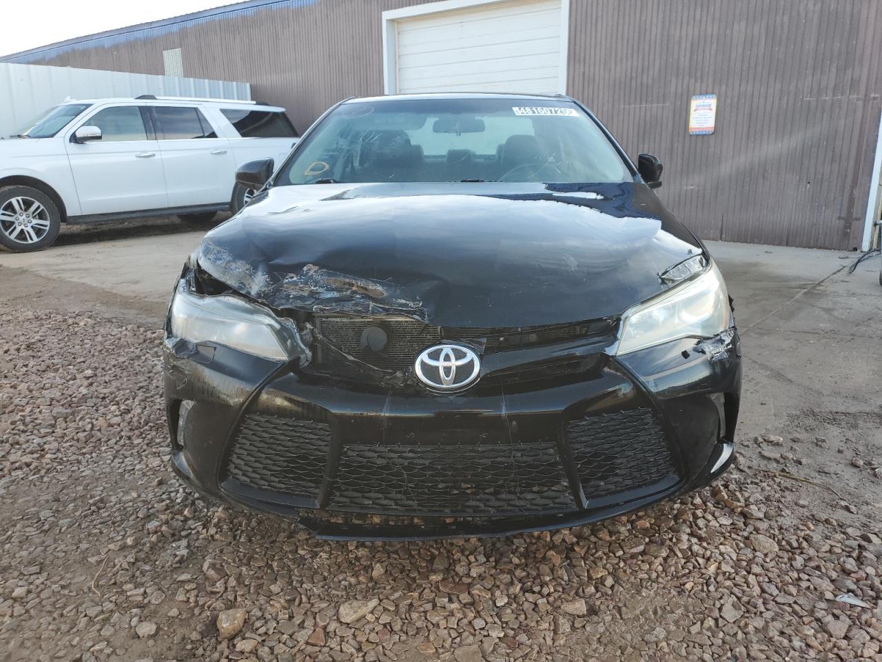 Toyota Camry Le Image 3