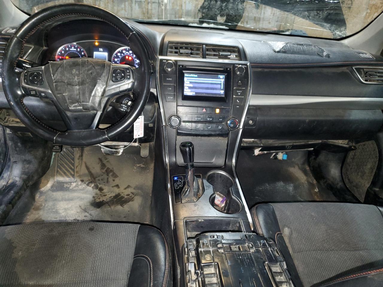 Toyota Camry Le Image 4