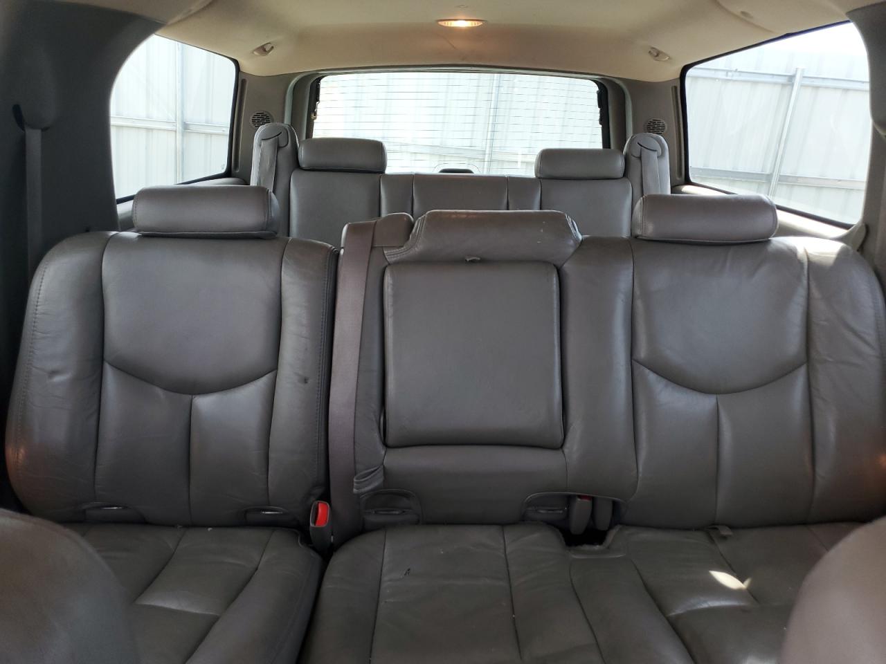 GMC Yukon K1500 Image 13