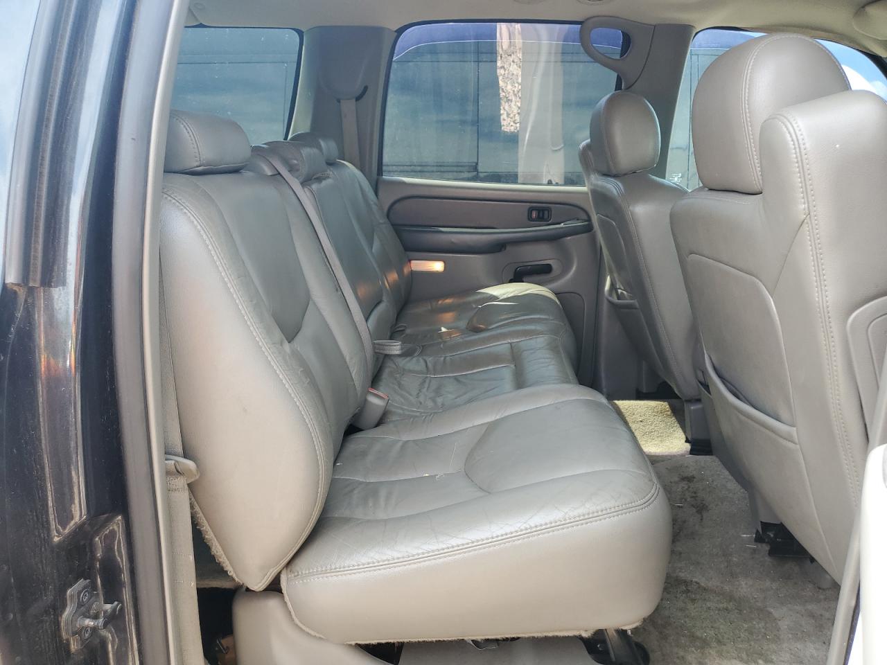 GMC Yukon K1500 Image 4