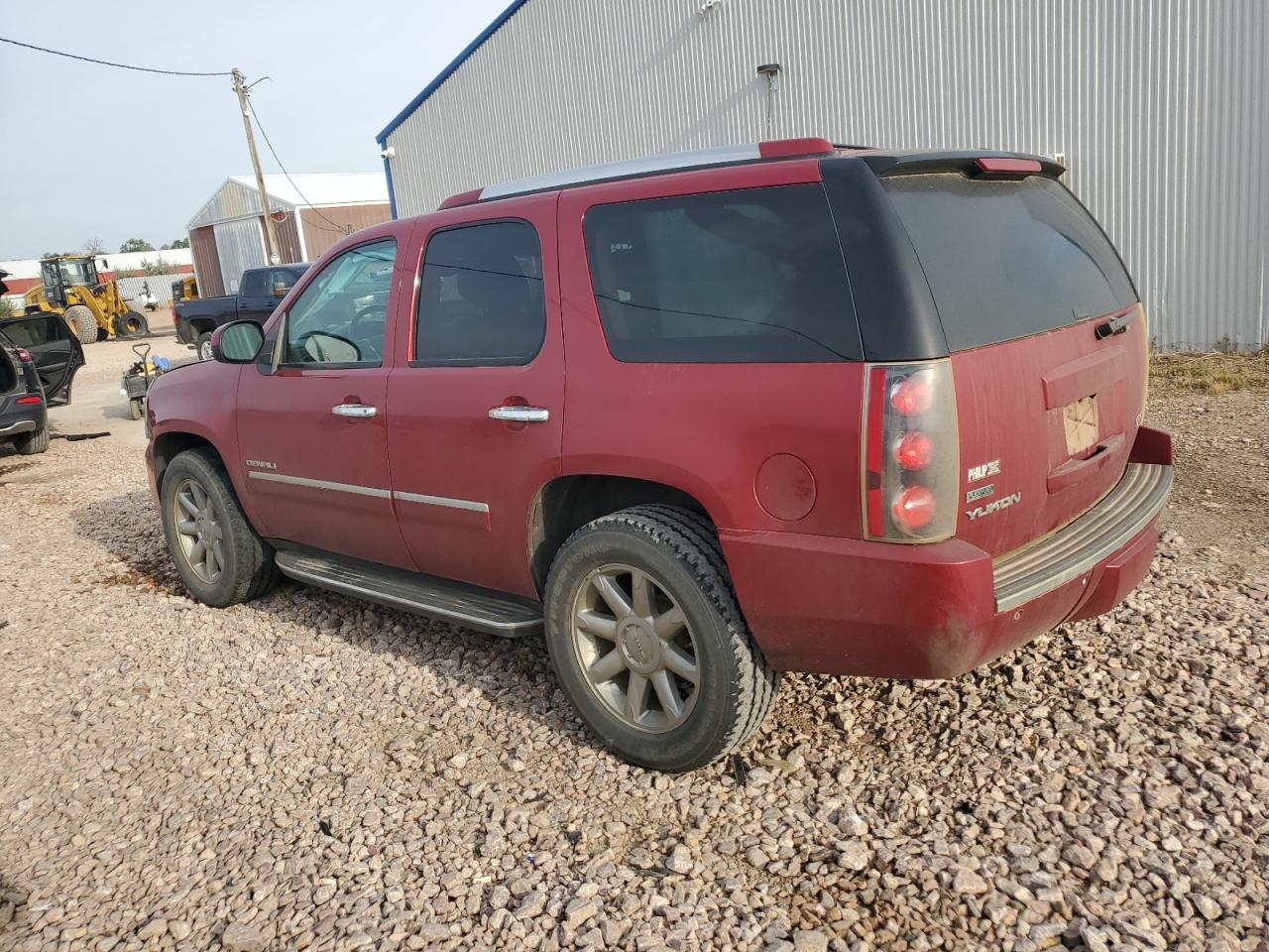 GMC Yukon Denali Image 12