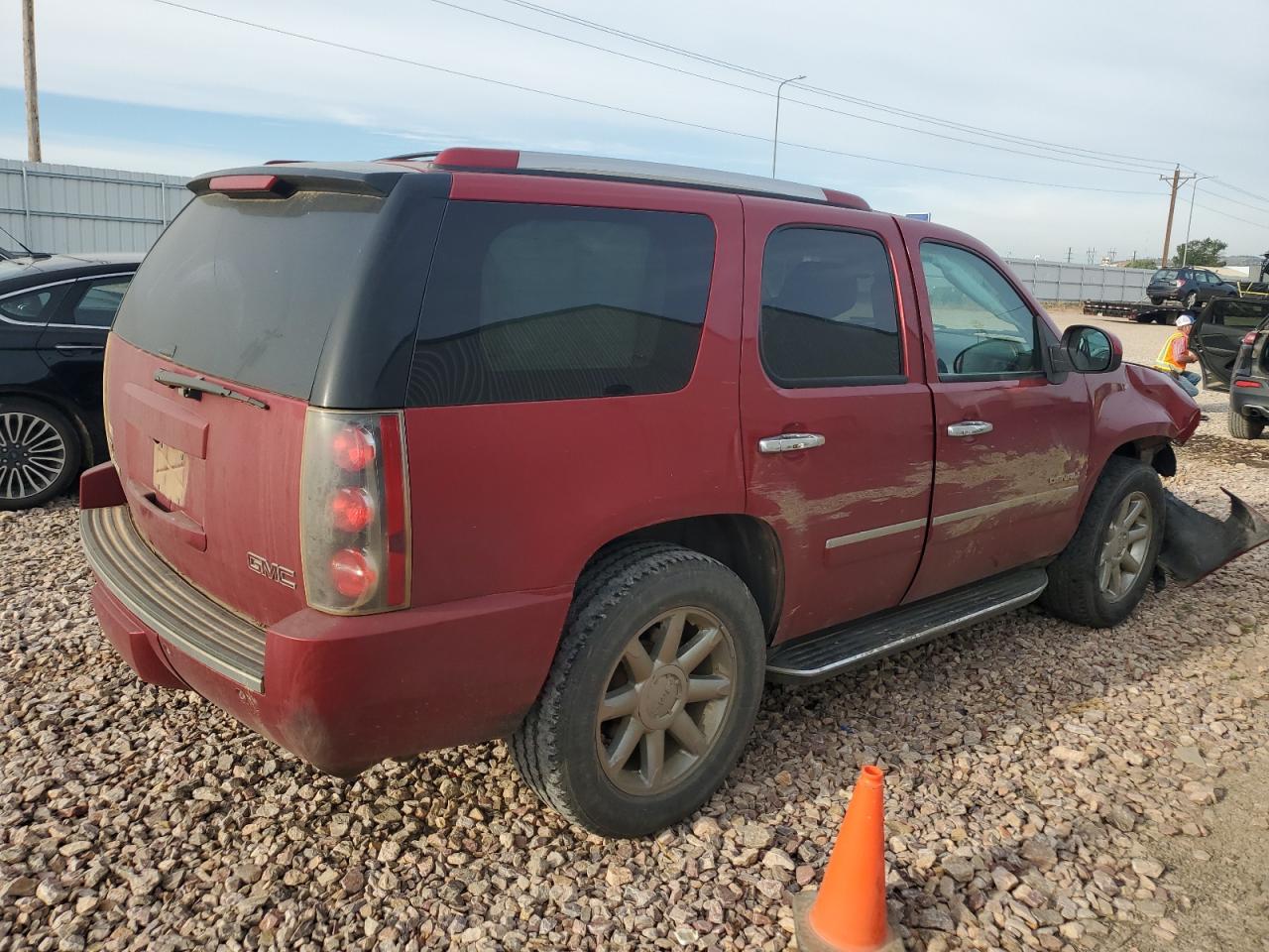 GMC Yukon Denali Image 2