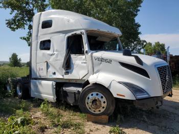  Salvage Volvo Vnl