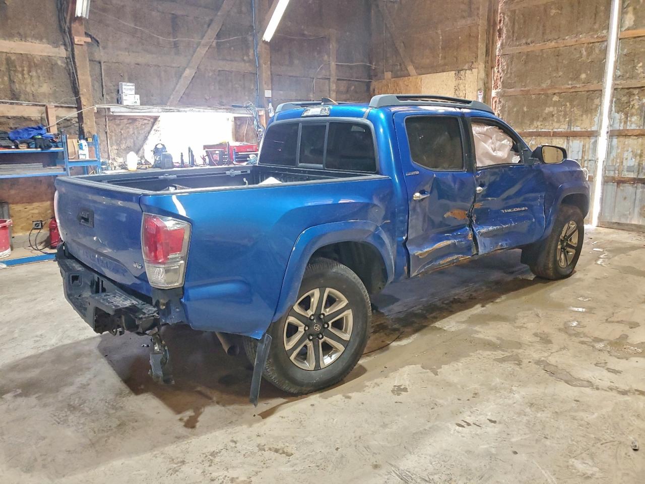 Toyota Tacoma Double Cab Image 12