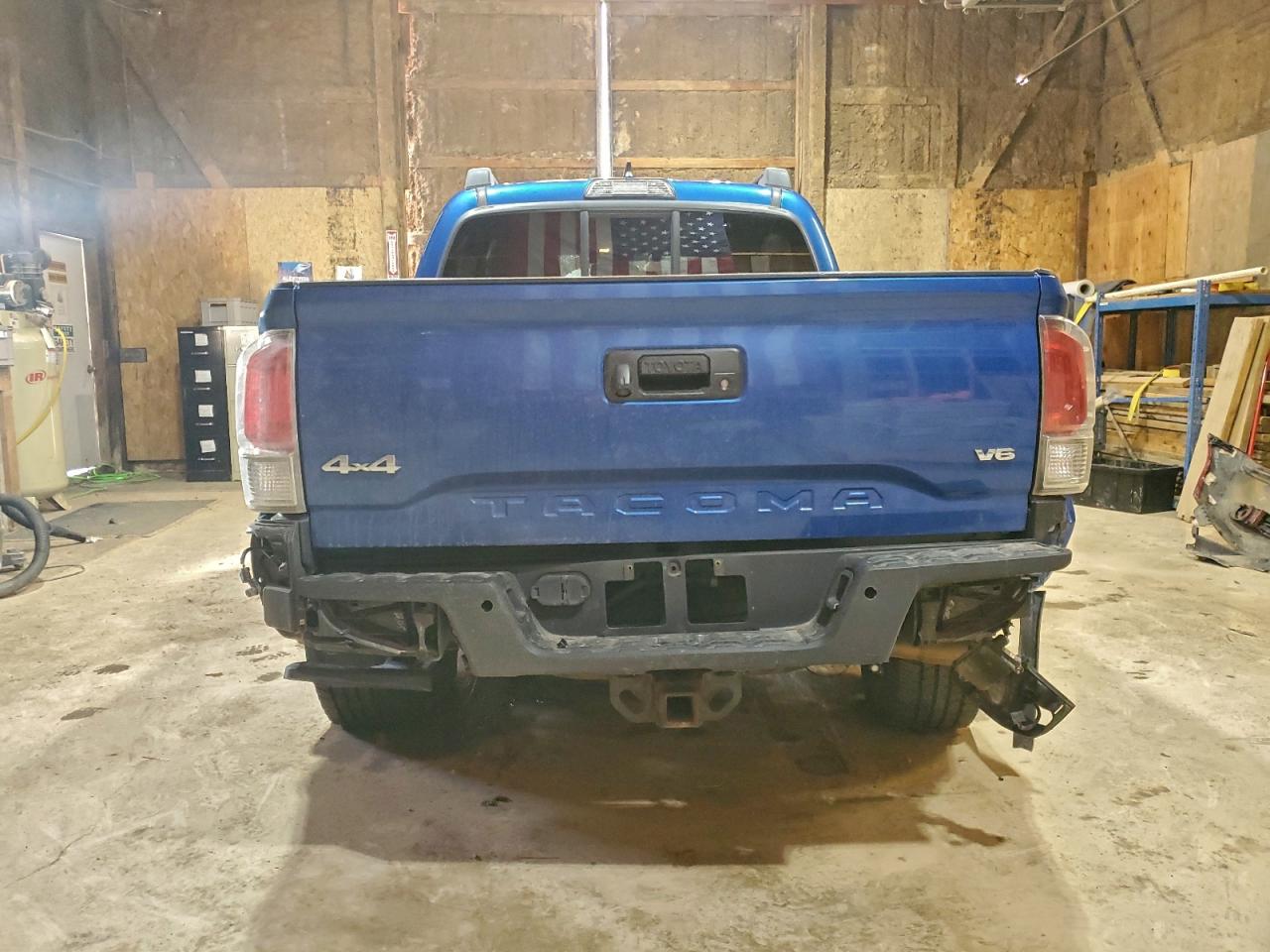 Toyota Tacoma Double Cab Image 4