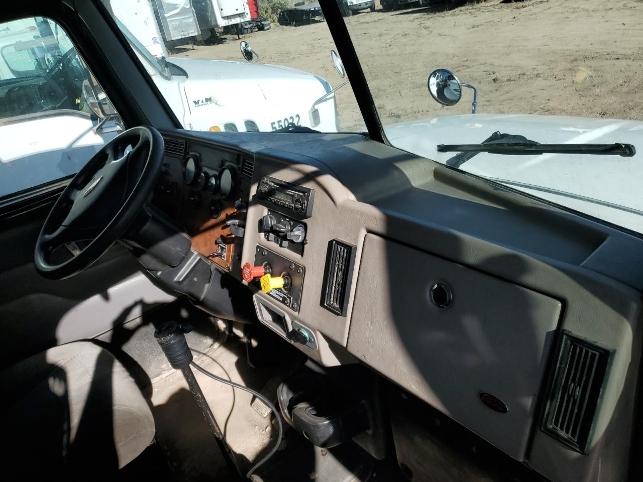 Peterbilt 340 Image 10