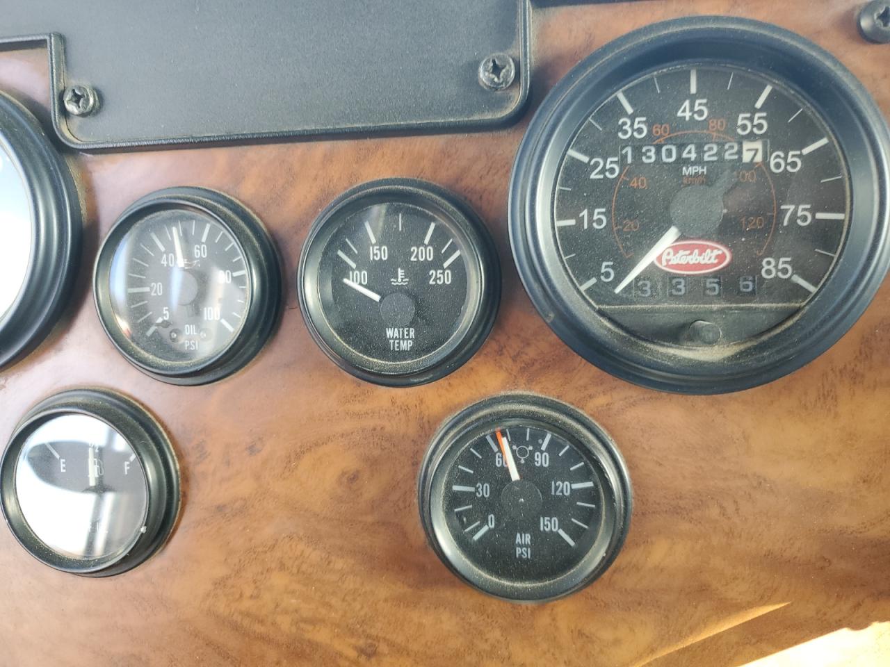 Peterbilt 340 Image 7