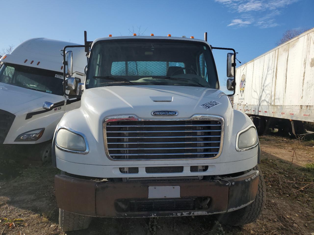 Freightliner M2 106 Medium Duty Image 2