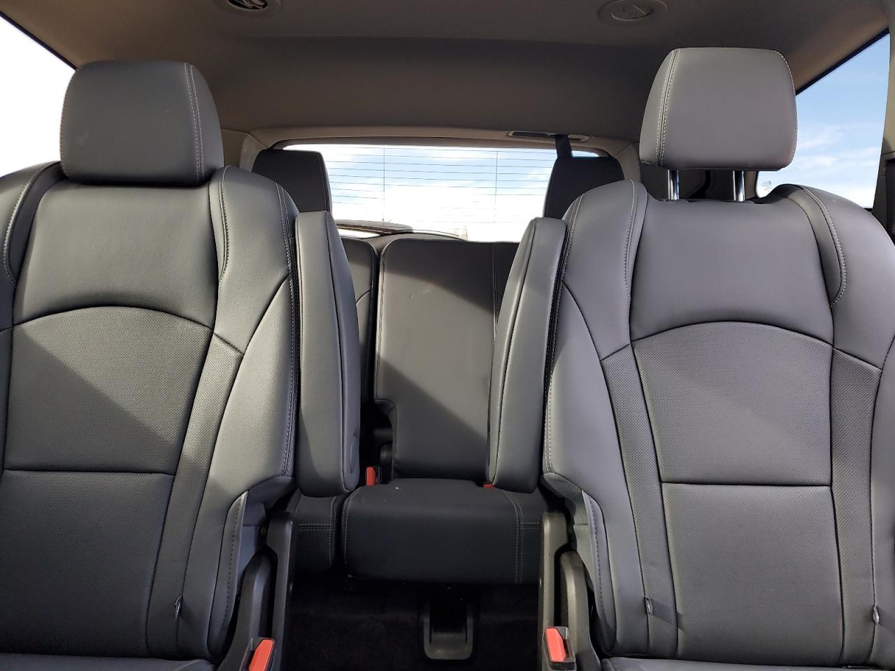 Buick Enclave Essence Image 9