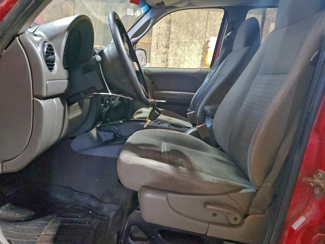 Jeep Liberty Sport Image 8