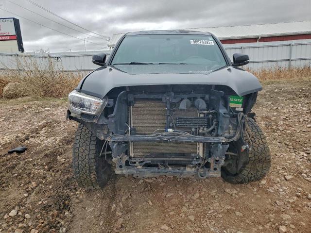 Toyota Tacoma Double Cab Image 4