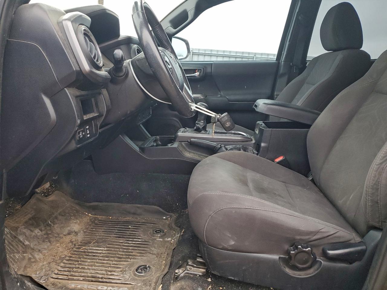 Toyota Tacoma Double Cab Image 5