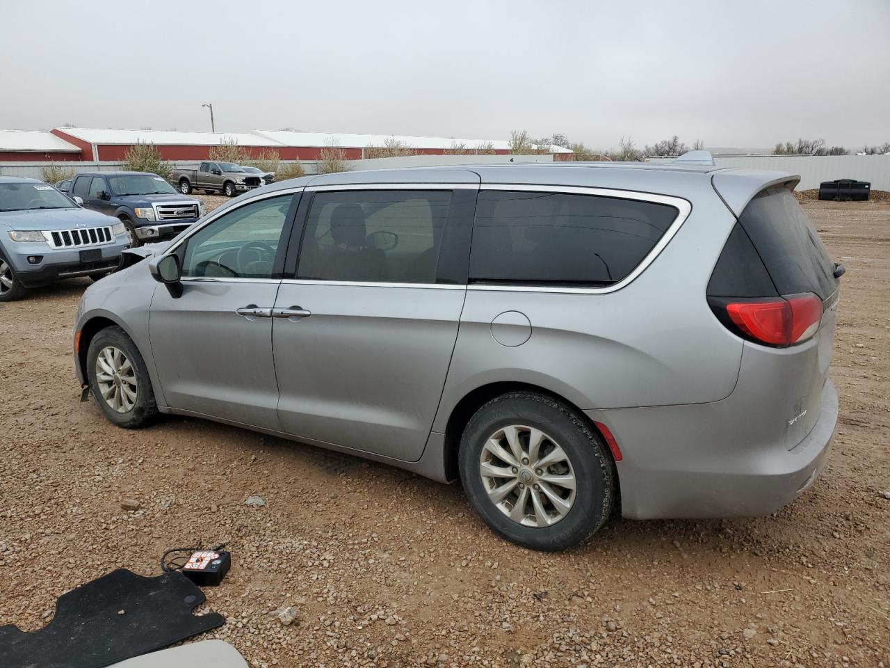 Chrysler Pacifica Touring Image 4