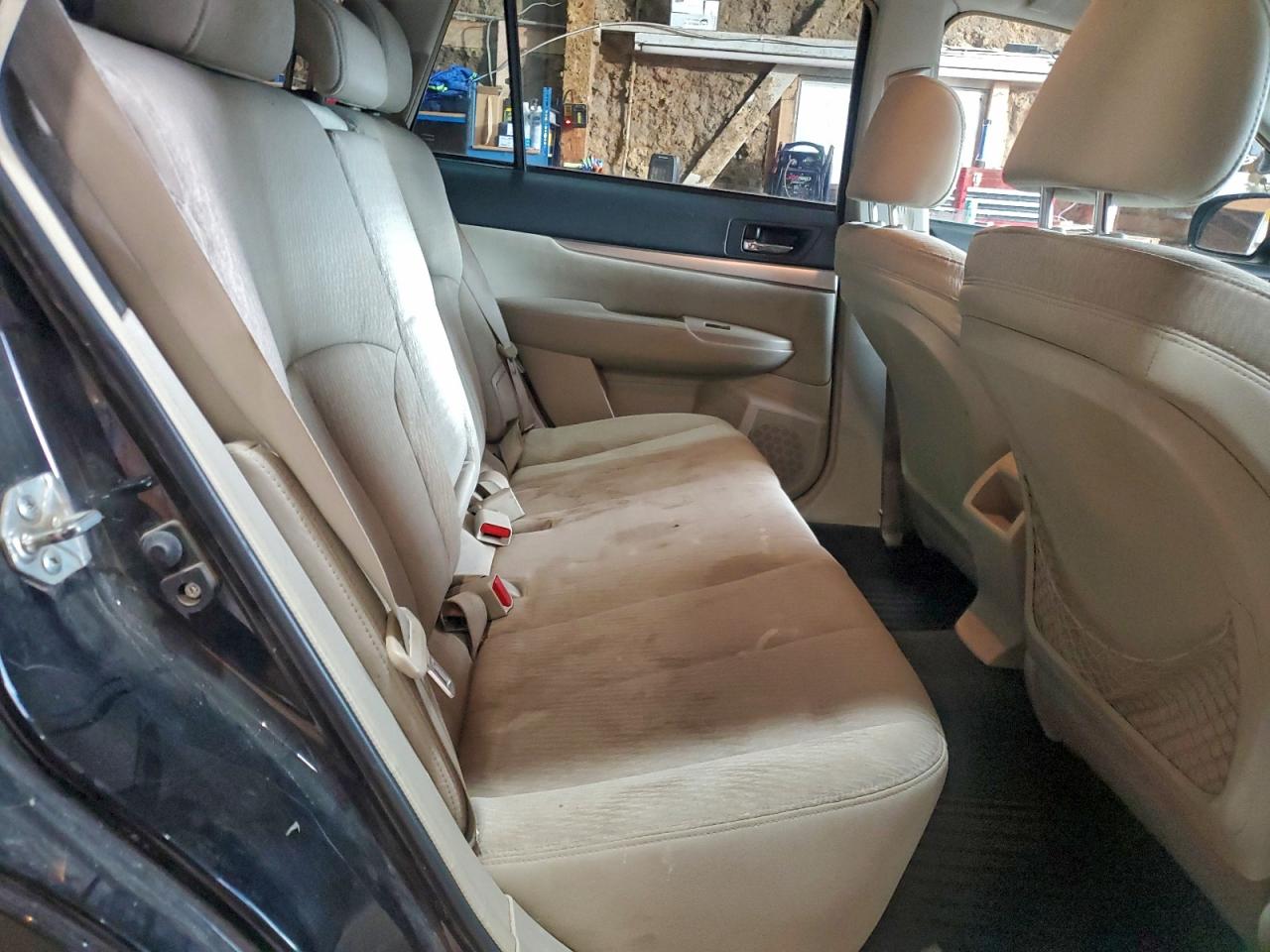 Subaru Outback 2.5i Premium Image 12