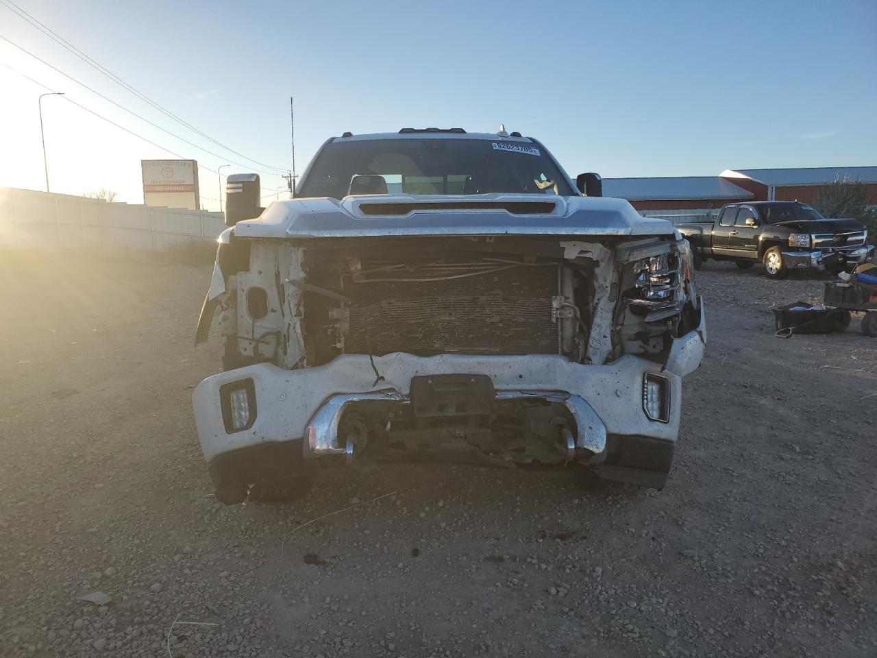 GMC Sierra K2500 Denali Image 4