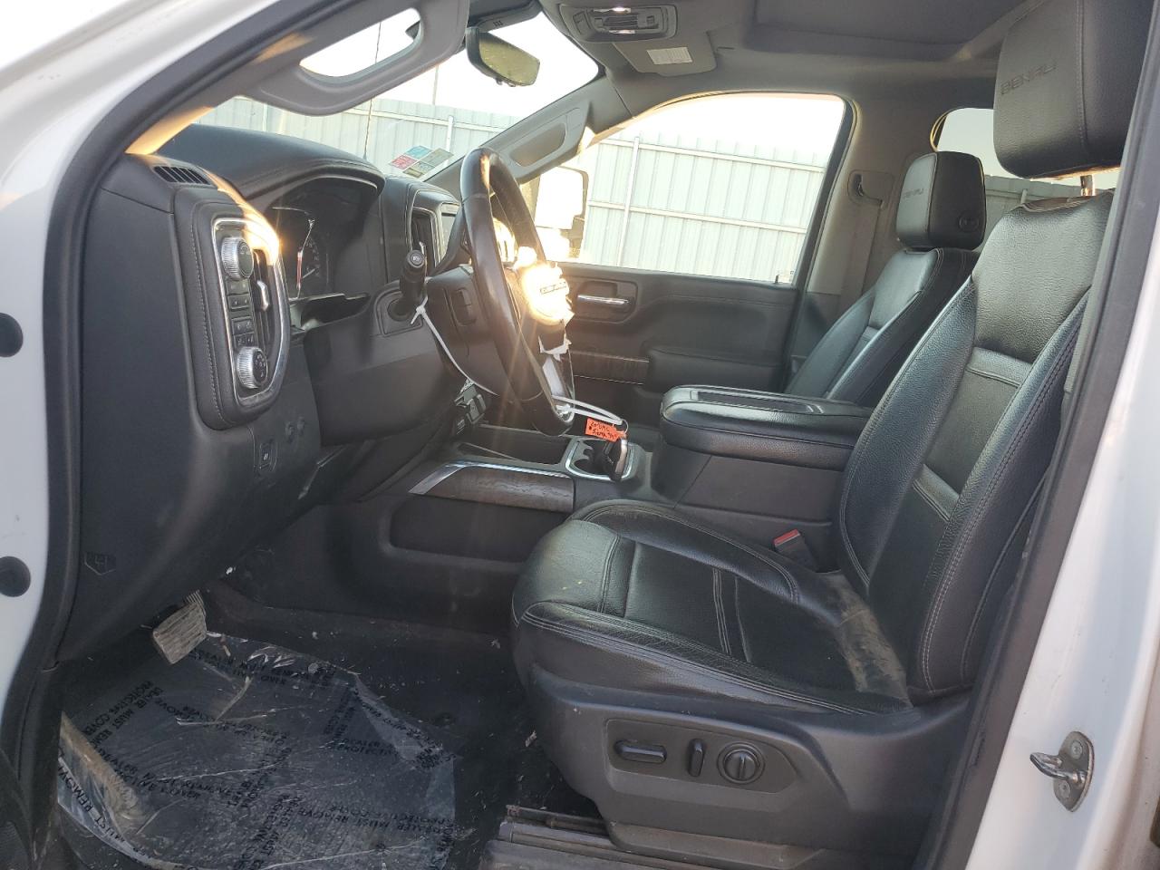 GMC Sierra K2500 Denali Image 3