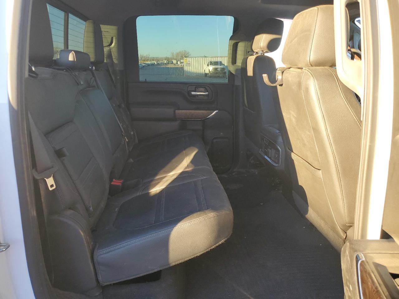 GMC Sierra K2500 Denali Image 10