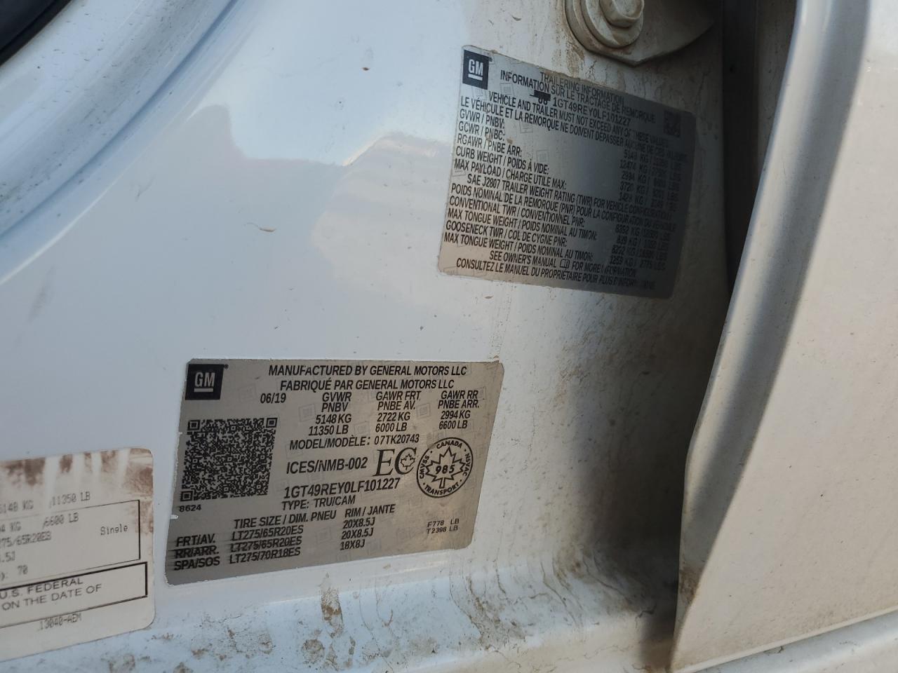 GMC Sierra K2500 Denali Image 8