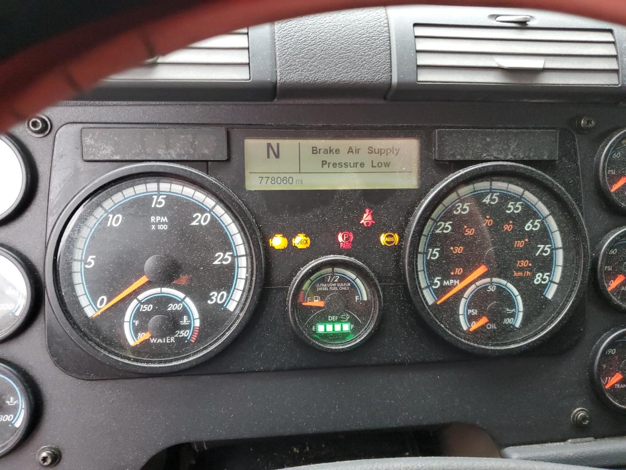 Freightliner Cascadia 1 Image 8