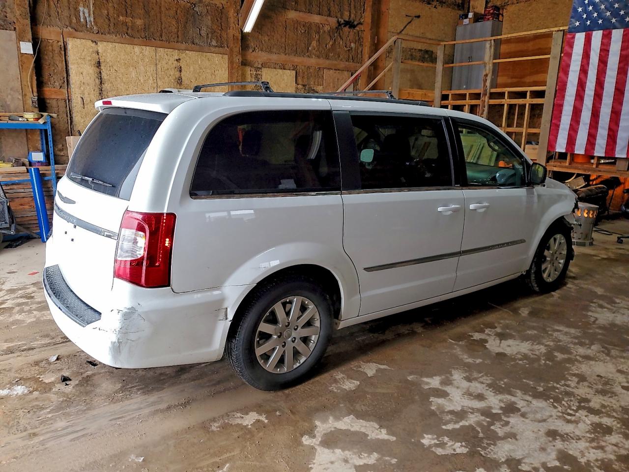 Chrysler Minivan Touring Image 3
