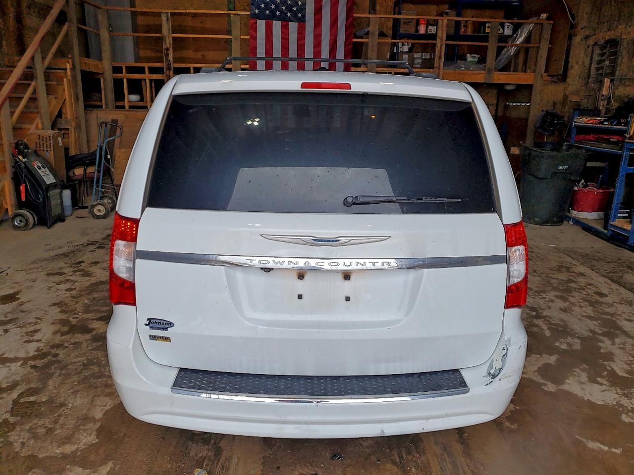 Chrysler Minivan Touring Image 4
