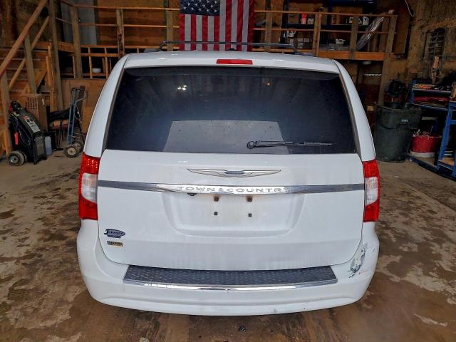 Chrysler Minivan Touring Image 4