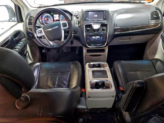 Chrysler Minivan Touring Image 9