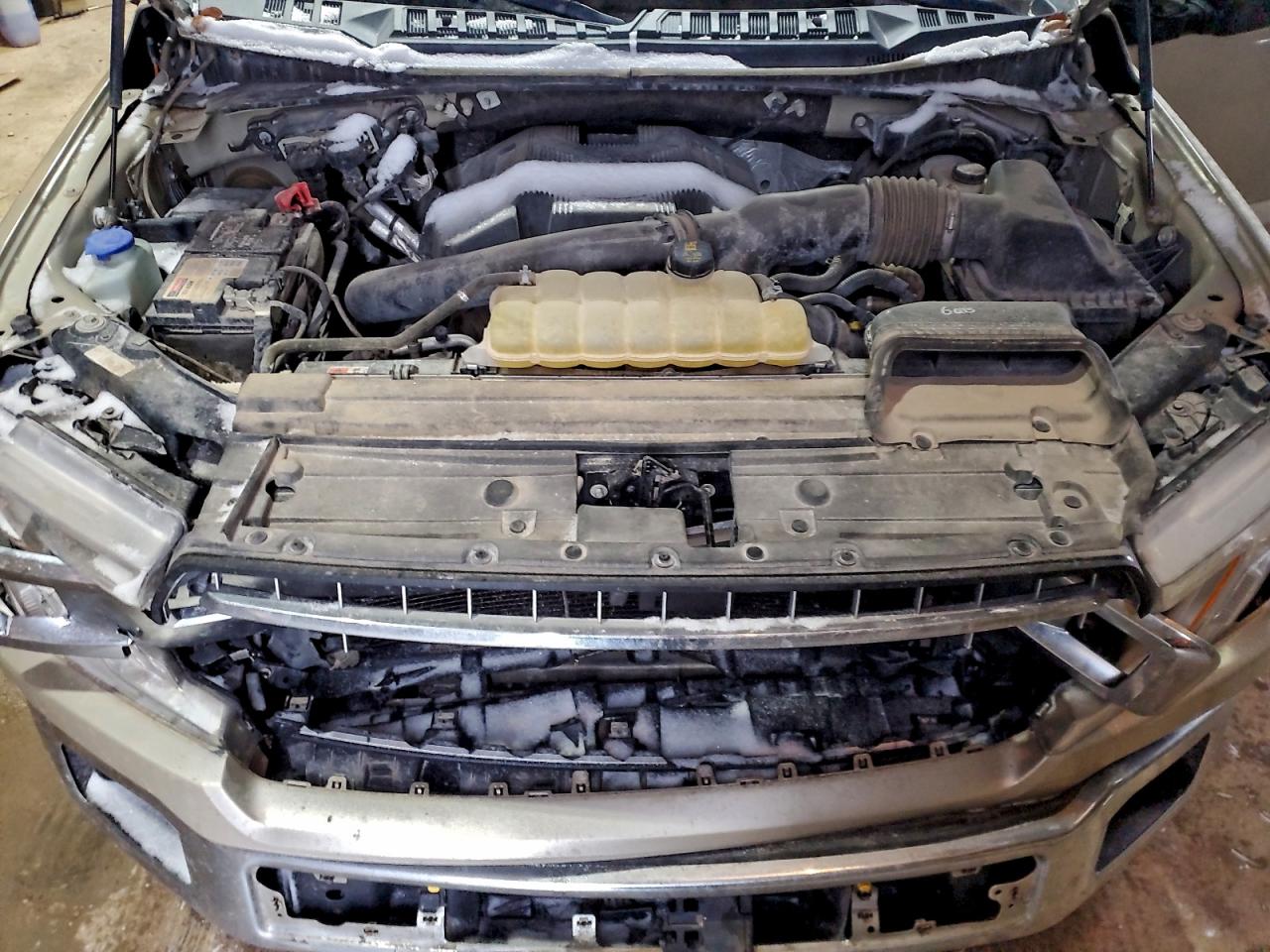 Ford F-150 Supercrew Image 12