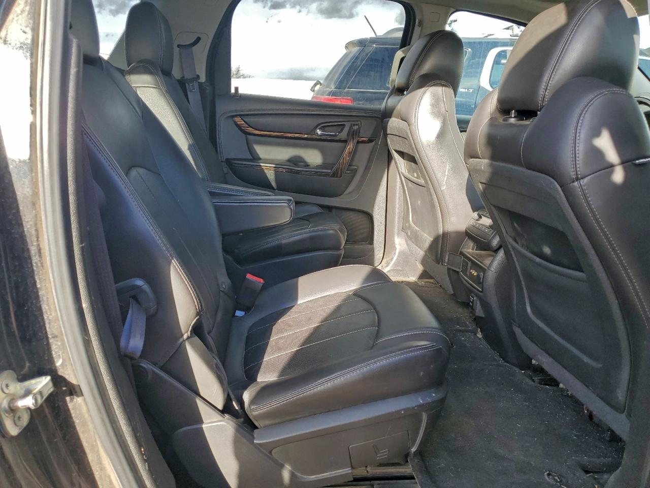 GMC Acadia Denali Image 13