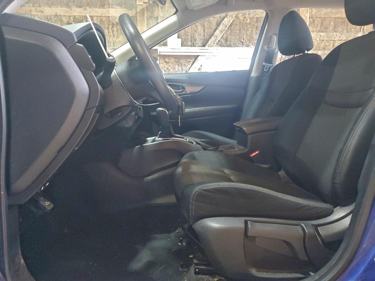 Nissan Rogue S Image 2