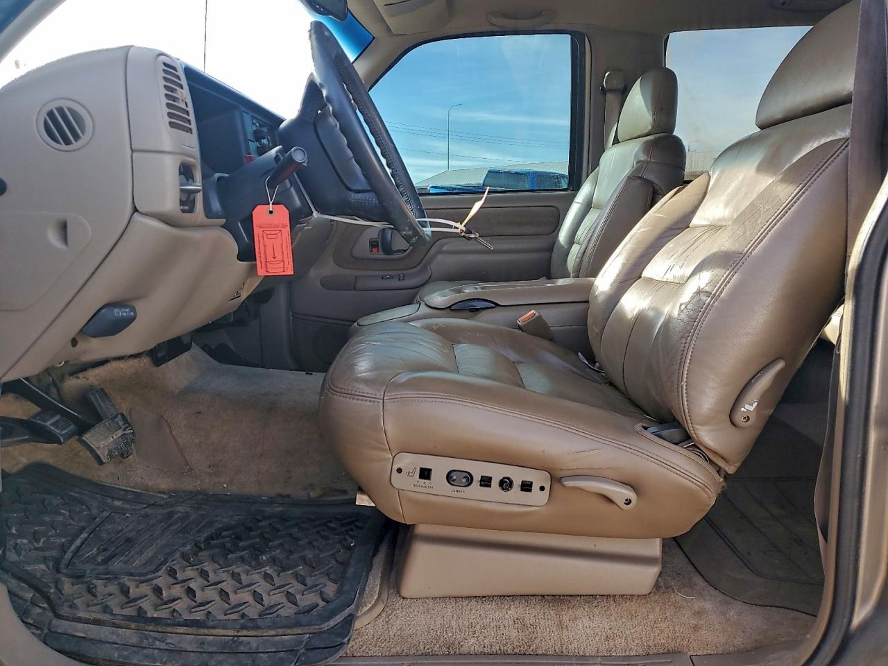 Chevrolet Tahoe K1500 Image 2