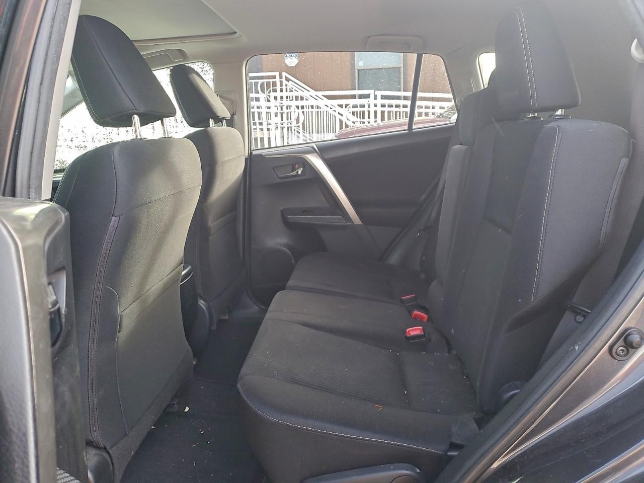 Toyota RAV4 Xle Image 6