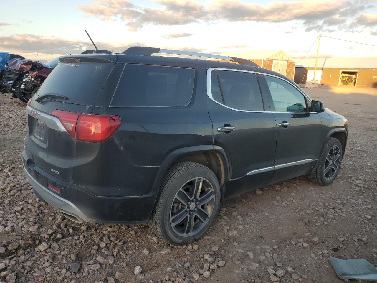 GMC Acadia Denali Image 3