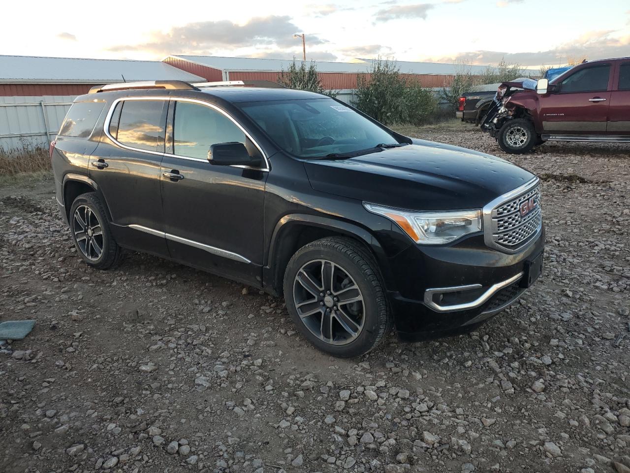 GMC Acadia Denali Image 4