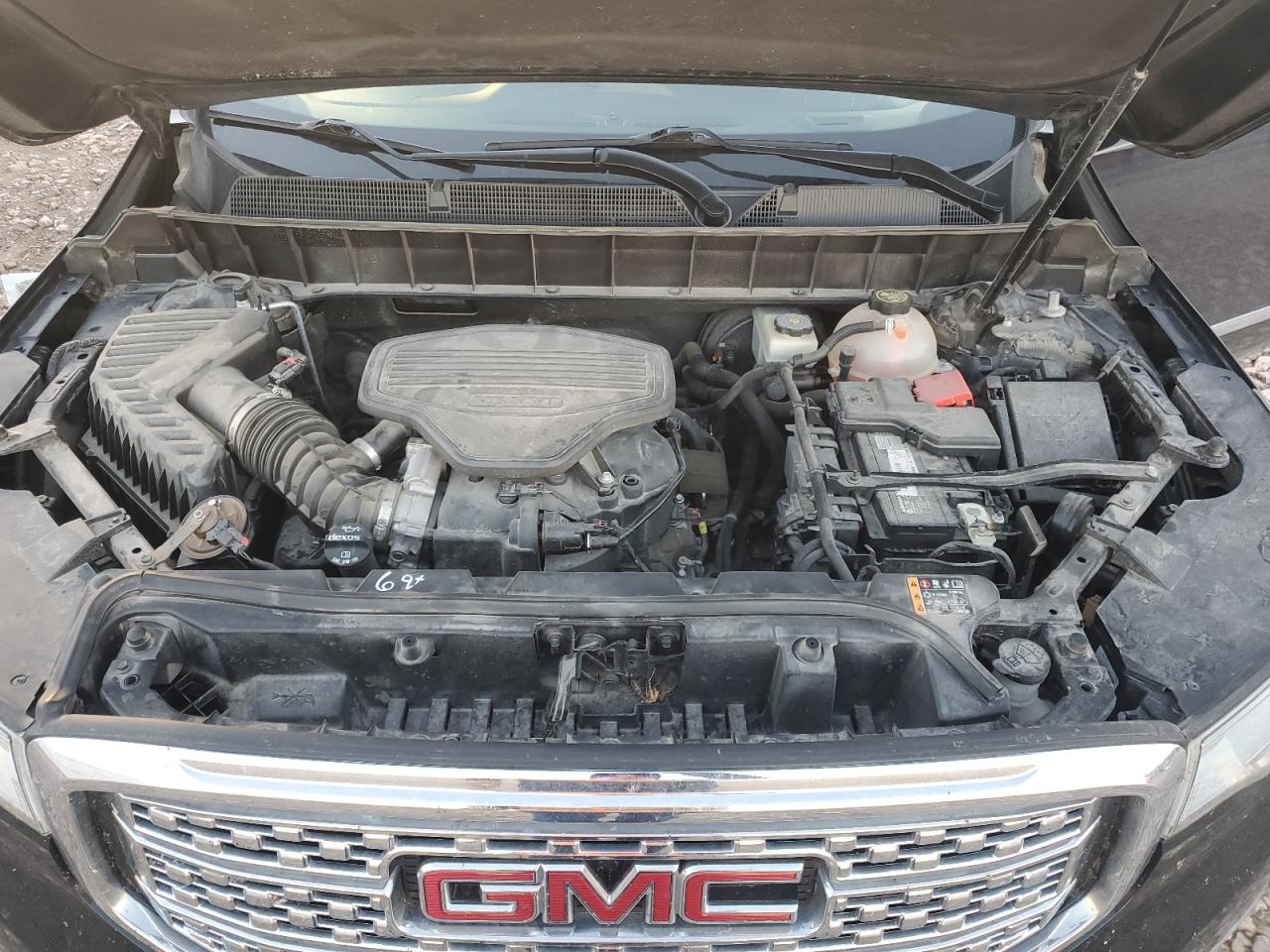 GMC Acadia Denali Image 12