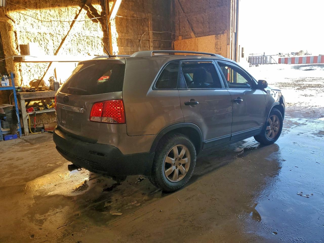 Kia Sorento Base Image 13