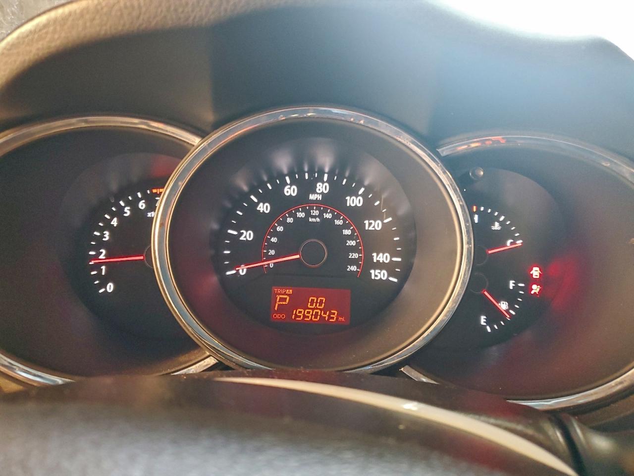 Kia Sorento Base Image 10