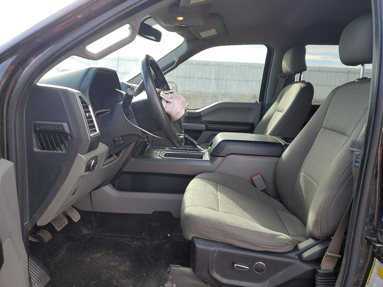 Ford F-150 Supercrew Image 8