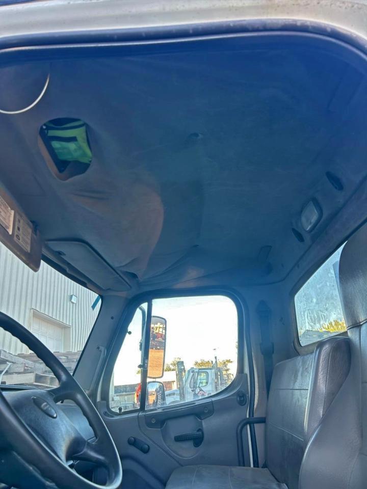 Freightliner M2 106 Med 106 Medium Duty Image 3