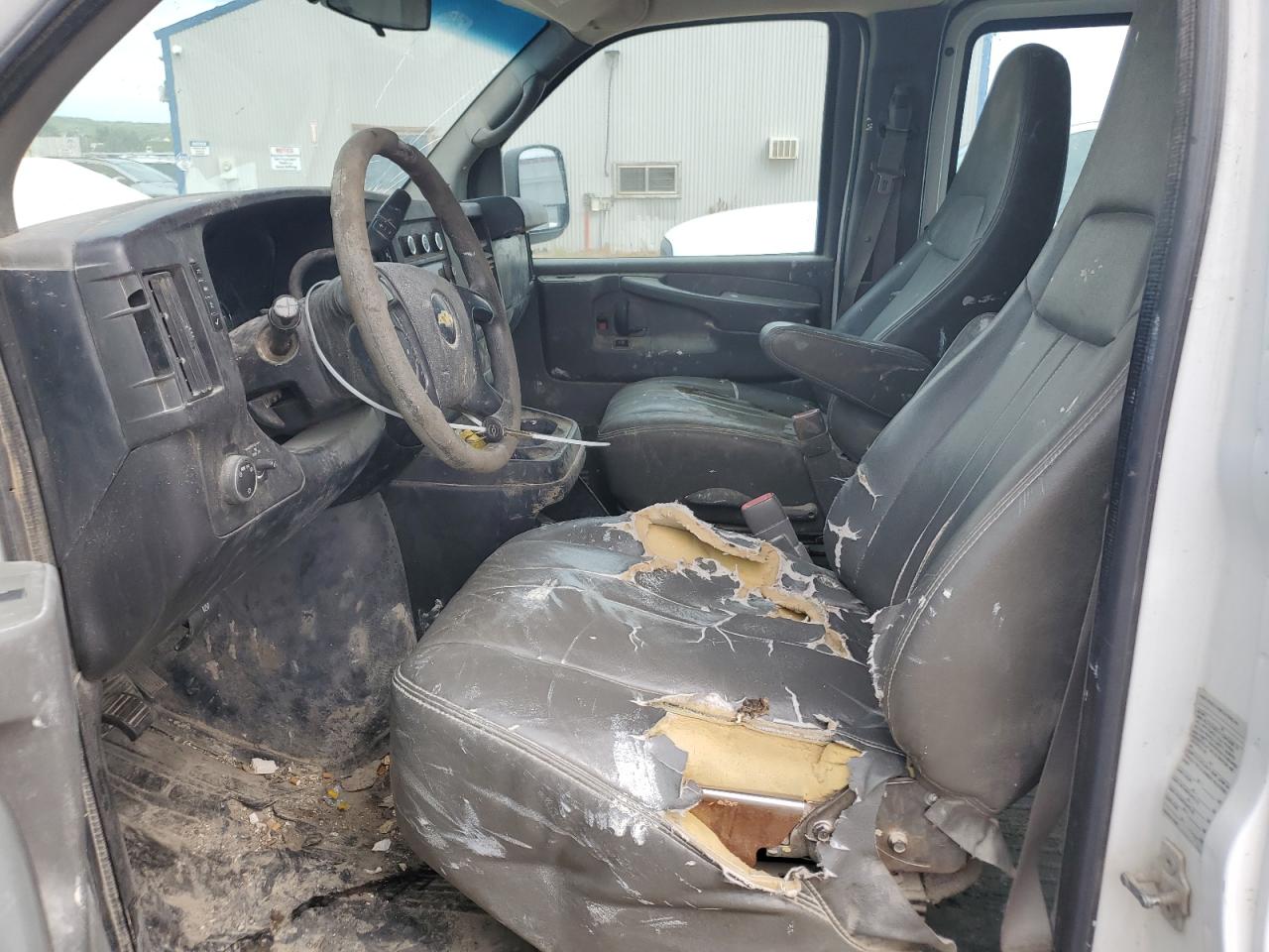 Chevrolet Express Image 11