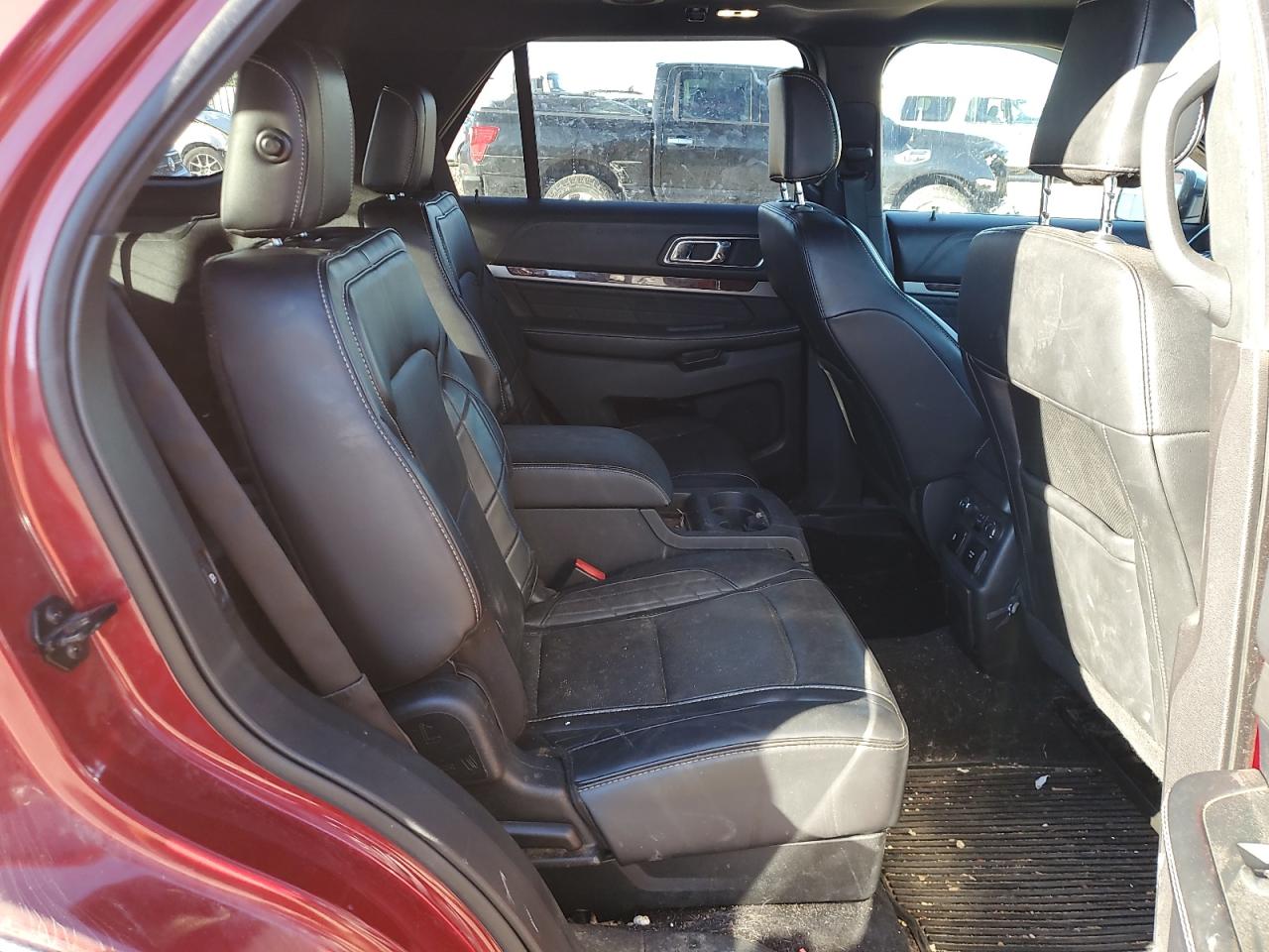 Ford Explorer Platinum Image 10