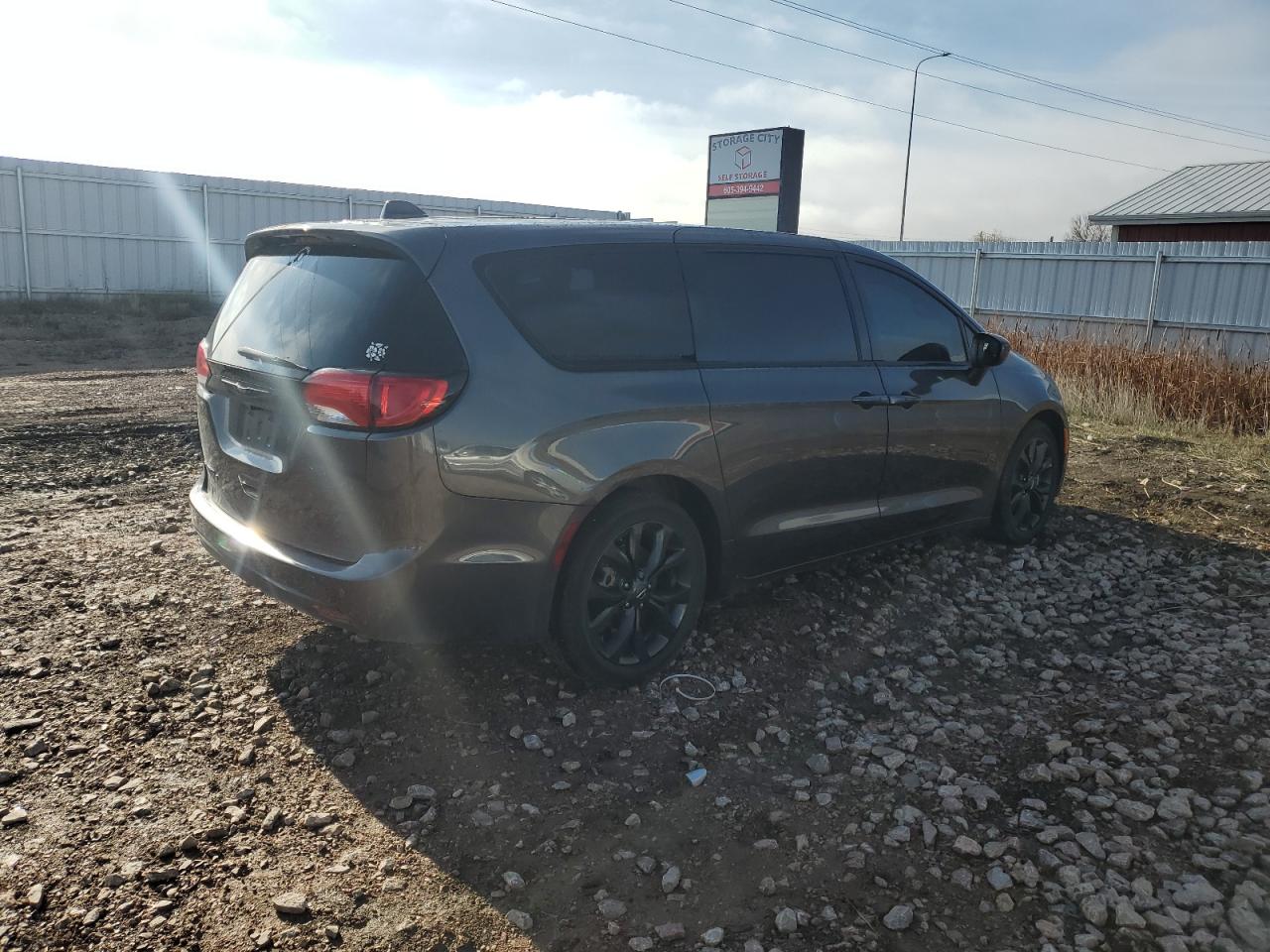 Chrysler Pacifica Touring Plus Image 13