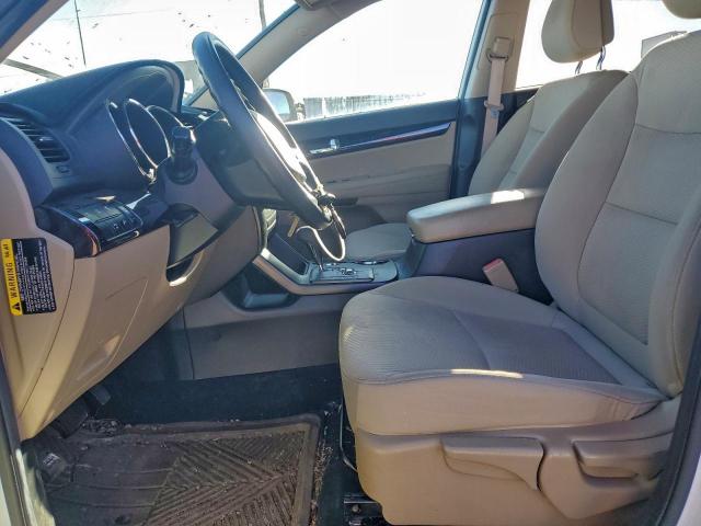 Kia Sorento Base Image 11